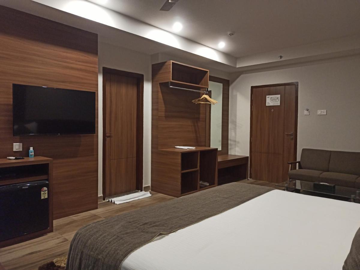 Hotel Tree Fern Dibrugarh Exteriér fotografie
